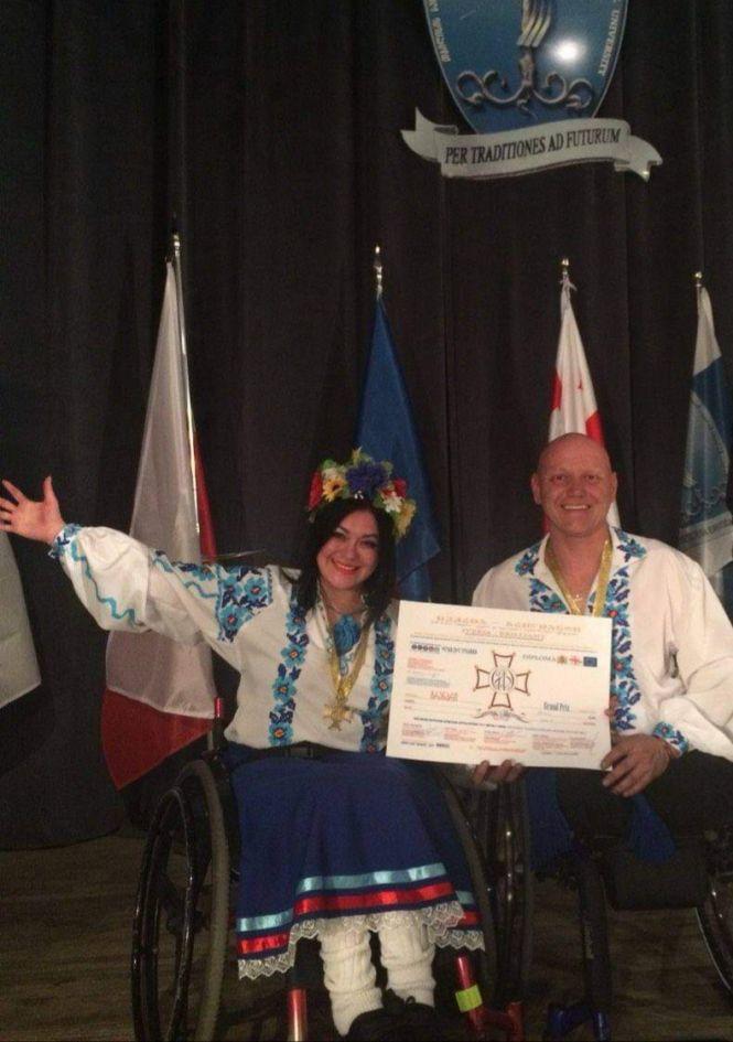 Новини Вінниці - фото з Після важкої травми хребта мала бути прикутою до ліжка, а вона танцює і водить авто Після важкої травми хребта мала бути прикутою до ліжка, а вона танцює і водить авто, фото №8 на сайті 20minut.ua