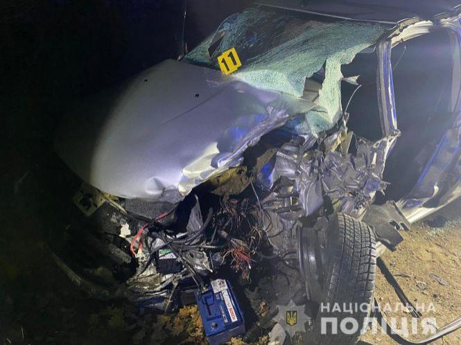 Один загиблий та четверо травмованих.  «Лоб у лоб» зійшлися легковик та вантажівка, фото №2 на сайті 20minut.ua