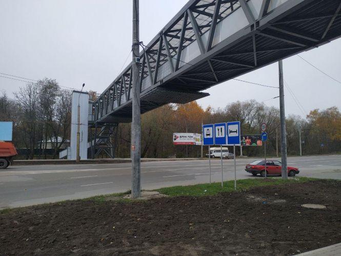 Чому не працюють ліфти та чи безпечно тут? Як виглядає надземний перехід на 15 Квітня - ми перевірили, фото №2 на сайті 20minut.ua