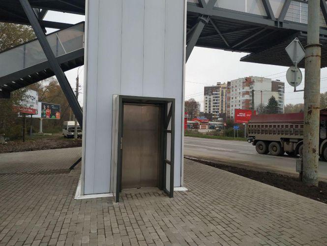 Чому не працюють ліфти та чи безпечно тут? Як виглядає надземний перехід на 15 Квітня - ми перевірили, фото №5 на сайті 20minut.ua