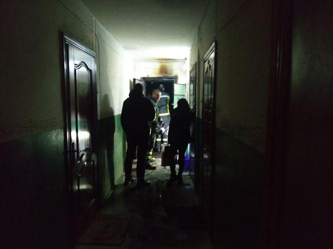 Новини Тернополя - фото з На "Дружбі" горіла квартира. Є потерпілі - журналісти "20 хвилин" побували на місці події На "Дружбі" горіла квартира. Є потерпілі - журналісти "20 хвилин" побували на місці події, фото №4 на сайті 20minut.ua