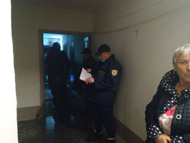 Новини Тернополя - фото з На "Дружбі" горіла квартира. Є потерпілі - журналісти "20 хвилин" побували на місці події На "Дружбі" горіла квартира. Є потерпілі - журналісти "20 хвилин" побували на місці події, фото №2 на сайті 20minut.ua