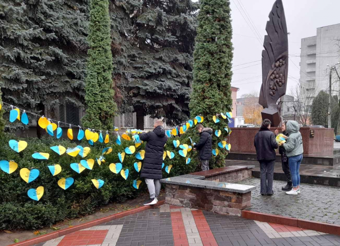 Новини Хмельницького - фото з Хмельничани вшанували загиблих Героїв Небесної Сотні Хмельничани вшанували загиблих Героїв Небесної Сотні, фото №1 на сайті vsim.ua