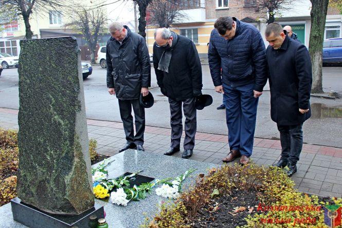 Новини Козятина - фото з У Козятині відзначили День Гідності та Свободи У Козятині відзначили День Гідності та Свободи, фото №1 на сайті 20minut.ua