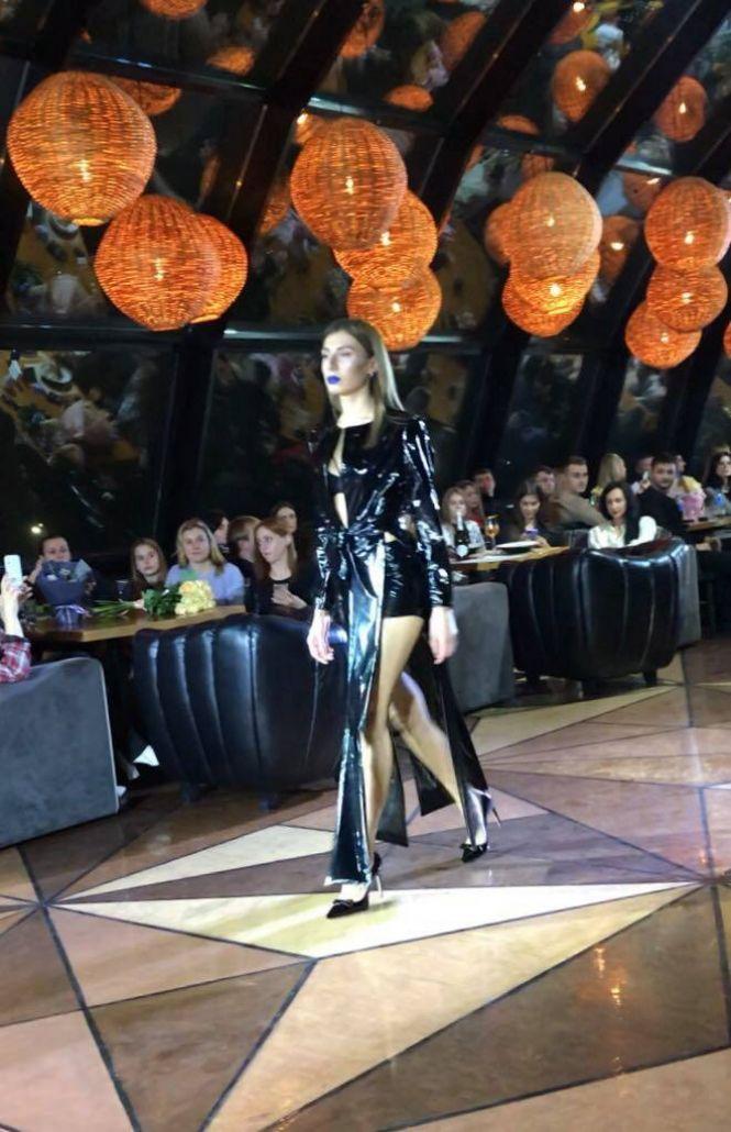 Новини Вінниці - фото з Синій, чорний і сміливий. У вінницької дизайнерки Олександри Хедоян вийшла спокуслива колекція Синій, чорний і сміливий. У вінницької дизайнерки Олександри Хедоян вийшла спокуслива колекція, фото №2 на сайті 20minut.ua