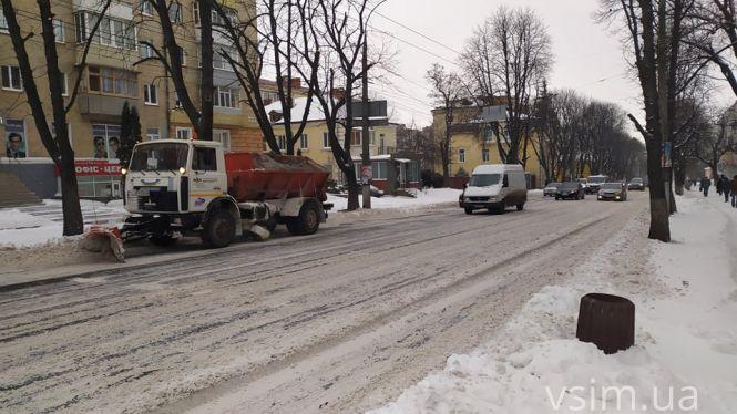 Хто та як чистить вулиці Хмельницького від снігу (ФОТО, ВІДЕО), фото №4 на сайті vsim.ua