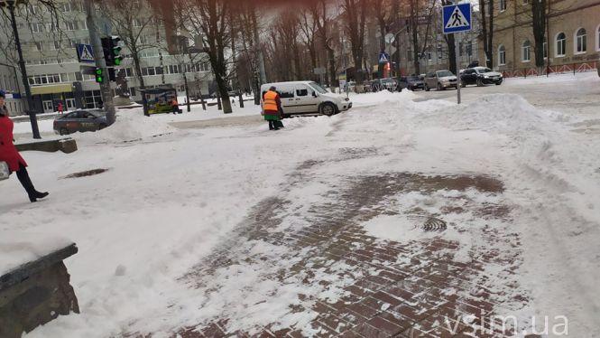 Хто та як чистить вулиці Хмельницького від снігу (ФОТО, ВІДЕО), фото №2 на сайті vsim.ua