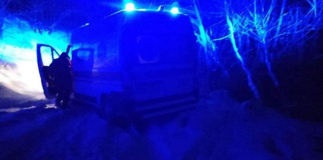 Новини Вінниці - фото з Застрягла у снігу «швидка» та три легковики. Рятувальники з ночі допомагають автомобілістам Застрягла у снігу «швидка» та три легковики. Рятувальники з ночі допомагають автомобілістам, фото №1 на сайті 20minut.ua