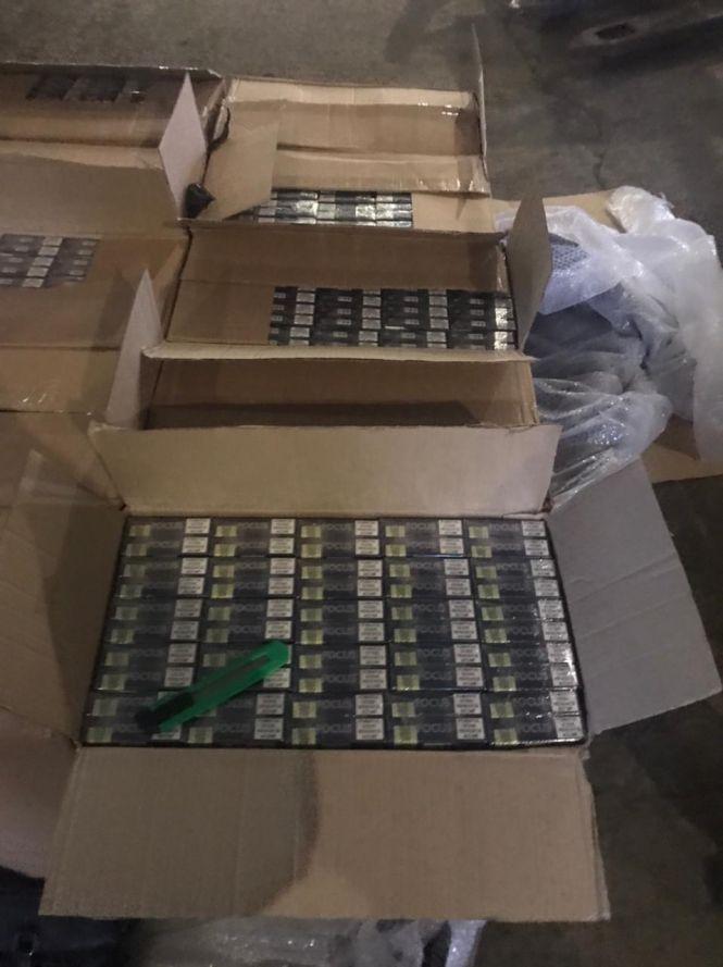 Новини Хмельницького - фото з У Хмельницькому вилучили велику партію контрафактних цигарок (ФОТО) У Хмельницькому вилучили велику партію контрафактних цигарок (ФОТО), фото №1 на сайті vsim.ua