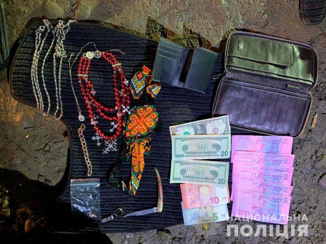 Новини Вінниці - фото з Вінничанин на Буковині грабував будинки, власники яких святкували в ресторані весілля Вінничанин на Буковині грабував будинки, власники яких святкували в ресторані весілля, фото №1 на сайті 20minut.ua