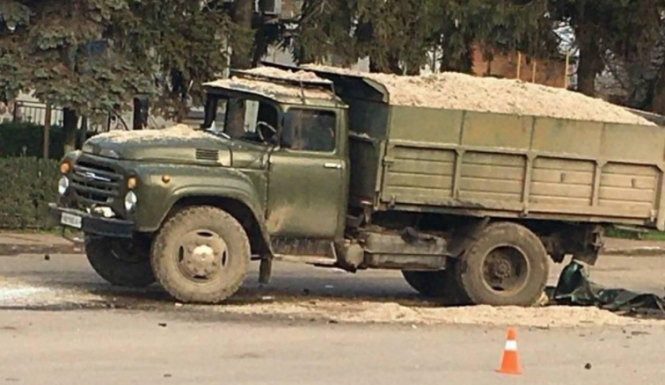 На Винниччине неисправный ВАЗ с людьми въехал в ЗИЛ (Фото) 3 b240f59d1d0deebb53f97a0af4ea002b6c2e5621