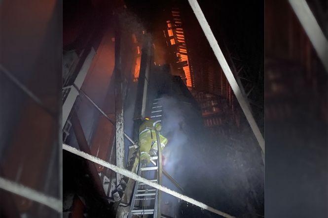 Новини Хмельницького - фото з На Хмельниччині горіла зерносушарка. Вогонь гасили кілька бригад (ФОТО) На Хмельниччині горіла зерносушарка. Вогонь гасили кілька бригад (ФОТО), фото №2 на сайті vsim.ua