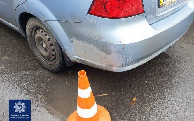 Один пошкодив Chevrolet, а інший BMW. У Хмельницькому шукають водіїв, які втекли з місць ДТП, фото №1 на сайті vsim.ua
