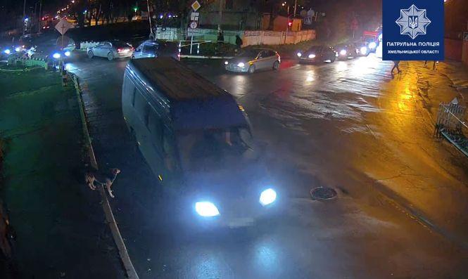 Один пошкодив Chevrolet, а інший BMW. У Хмельницькому шукають водіїв, які втекли з місць ДТП, фото №2 на сайті vsim.ua