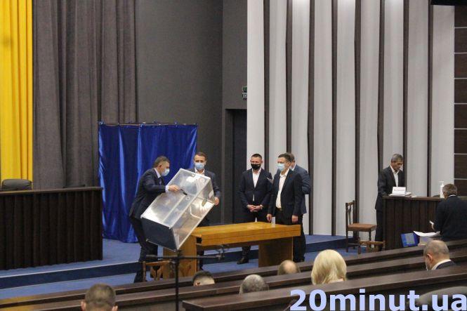 Новини Тернополя - фото з Як депутати відреагували на призначення голови облради. Які плани у Михайла Головка? Як депутати відреагували на призначення голови облради. Які плани у Михайла Головка?, фото №4 на сайті 20minut.ua