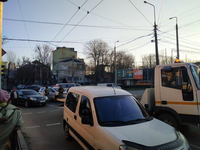 Новини Тернополя - фото з Біля Шостого магазину силовики в масках. Кого затримували? Біля Шостого магазину силовики в масках. Кого затримували?, фото №2 на сайті 20minut.ua