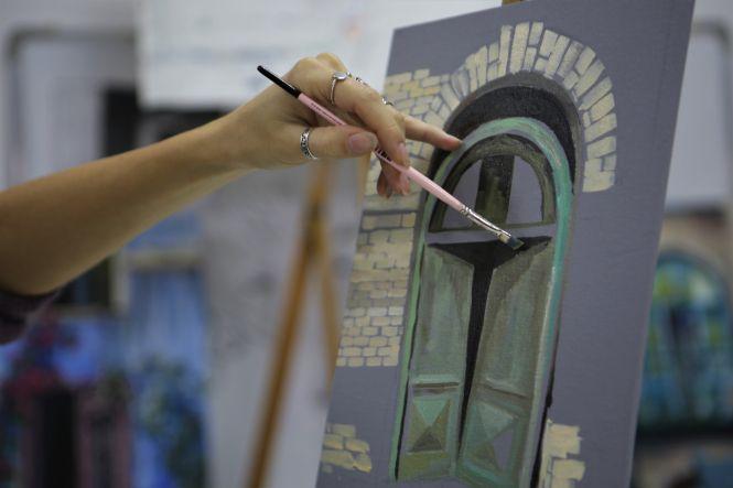 Новини Вінниці - фото з «У них не менше мистецтва, ніж в усьому іншому»: вінницька художниця, яка малює старовинні двері «У них не менше мистецтва, ніж в усьому іншому»: вінницька художниця, яка малює старовинні двері, фото №5 на сайті 20minut.ua