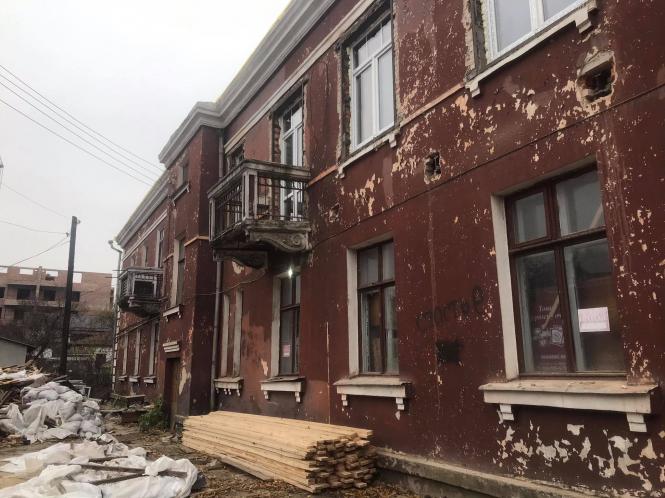 Новини Хмельницького - фото з Через ремонт рожевої будівлі на Шевченка готують звернення у прокуратуру Нет описания.