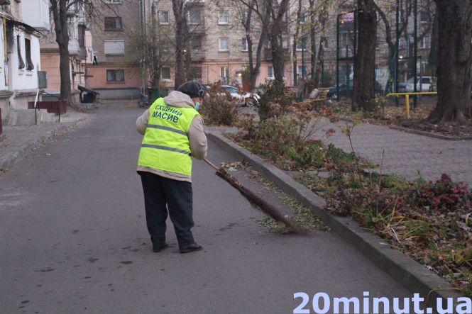 Вони працюють, поки інші сплять. Ексклюзивне відеоінтерв'ю з подругами-двірничками, які дбають про чистоту, фото №2 на сайті 20minut.ua