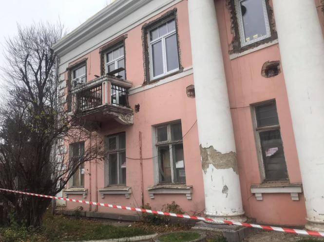 Новини Хмельницького - фото з Через ремонт рожевої будівлі на Шевченка готують звернення у прокуратуру Нет описания.