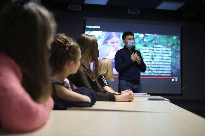 Новини Вінниці - фото з «Люди не мають забувати своєї історії». Вінницька родина зняла кінострічку про Голодомор «Люди не мають забувати своєї історії». Вінницька родина зняла кінострічку про Голодомор, фото №1 на сайті 20minut.ua