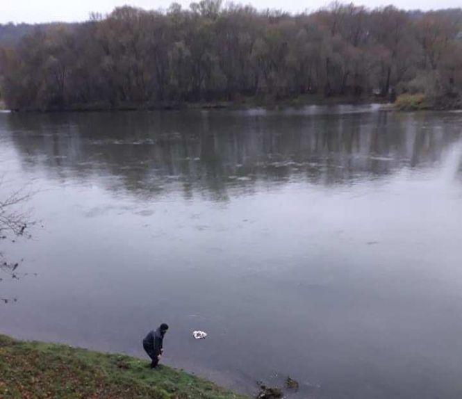 Новини Вінниці - фото з Запалили свічі біля пам’ятника… мідії. Незвичайна історія порятунку від Голодомору Запалили свічі біля пам’ятника… мідії. Незвичайна історія порятунку від Голодомору, фото №6 на сайті 20minut.ua