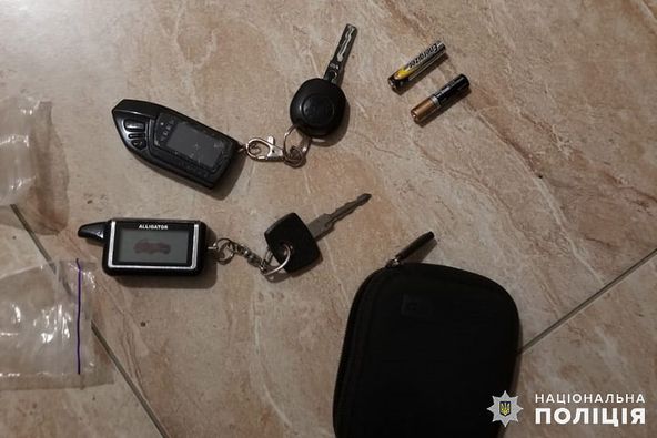 Новини Хмельницького - фото з На Хмельниччині злодії викрали з авто понад 700 тисяч гривень На Хмельниччині злодії викрали з авто понад 700 тисяч гривень, фото №2 на сайті vsim.ua