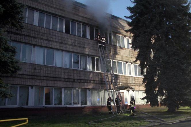 На Тернопільській горів швейний цех (ФОТО, ВІДЕО), фото №3 на сайті vsim.ua