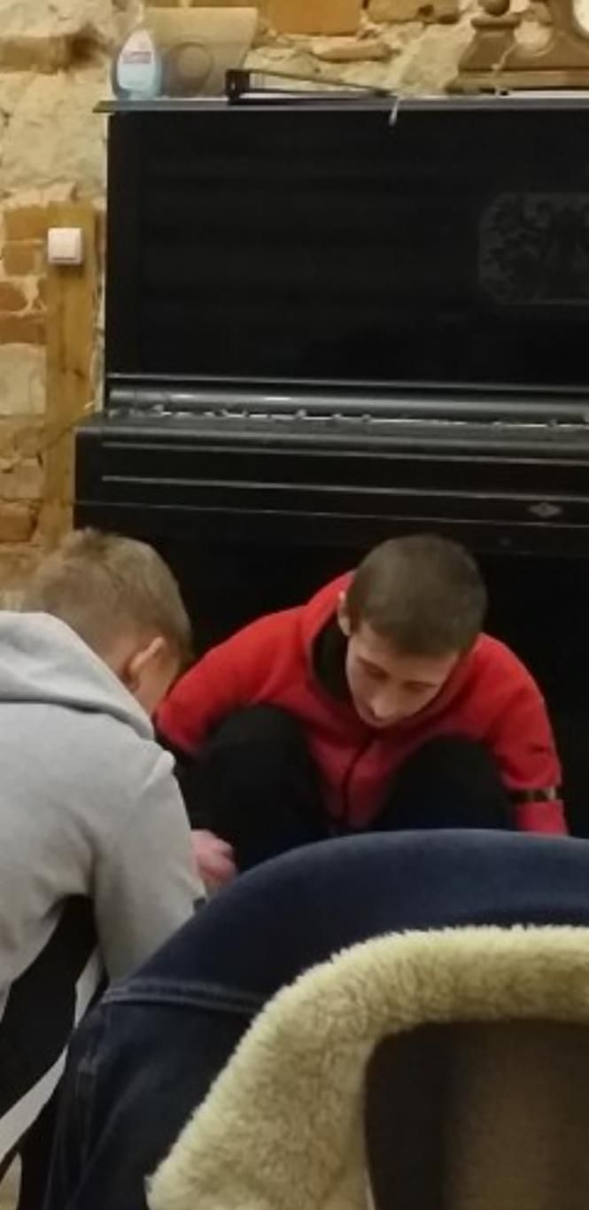 Новини Тернополя - фото з Працюють до ночі - як студент із Тернопільщини хоче до Нового року прикрасити гірляндами усе місто