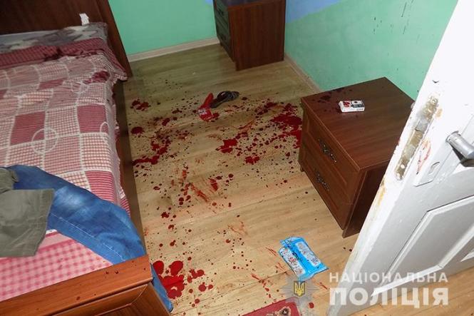 Тіло матері знайшов син: чоловік зарізав дружину через ревнощі і намагався покінчити життя самогубством, фото №2 на сайті 20minut.ua