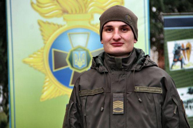 «Коли везли в лікарню, бідкалася, що розбила батькову машину». Гвардієць врятував 19-річну дівчину, фото №1 на сайті 20minut.ua