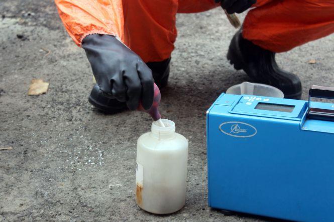 Новини Хмельницького - фото з У Хмельницькому рятувальники зібрали 370 грамів ртуті на території підприємства (ВІДЕО) У Хмельницькому рятувальники зібрали 370 грамів ртуті на території підприємства (ВІДЕО), фото №3 на сайті vsim.ua