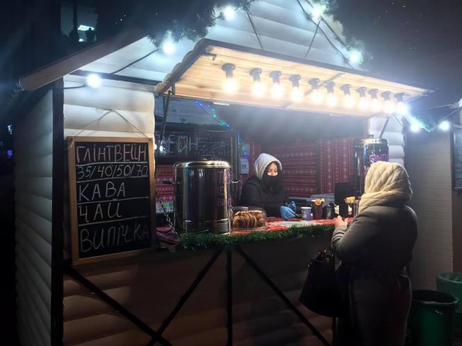 На Проскурівській запрацював різдвяний ярмарок. Що й по чому там продають, фото №9 на сайті vsim.ua