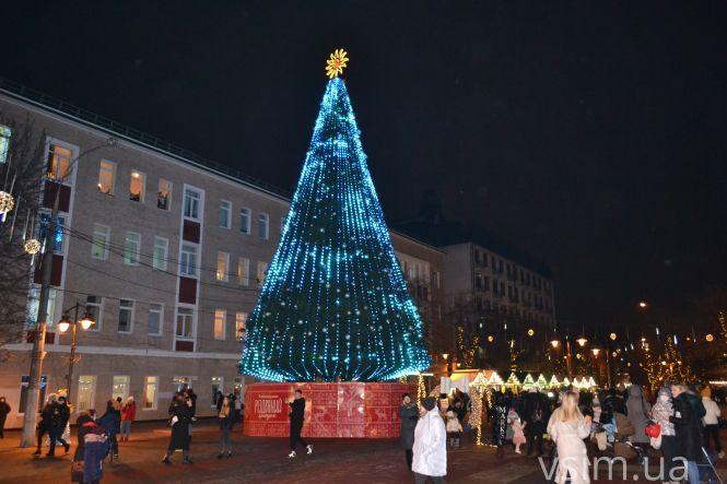 Новини Хмельницького - фото з У Хмельницькому засвітили новорічну ялинку (ФОТО, ВІДЕО) У Хмельницькому засвітили новорічну ялинку (ФОТО, ВІДЕО), фото №1 на сайті vsim.ua