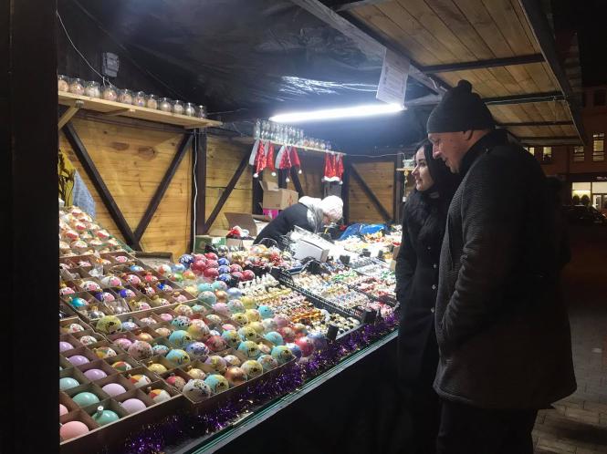 На Проскурівській запрацював різдвяний ярмарок. Що й по чому там продають, фото №7 на сайті vsim.ua