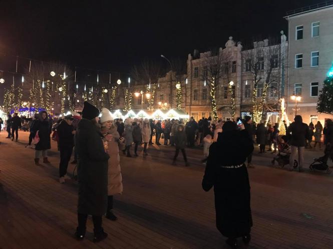 Новини Хмельницького - фото з Черга за шашликом і штовханина: репортаж недільного вечора на Проскурівській Нет описания.