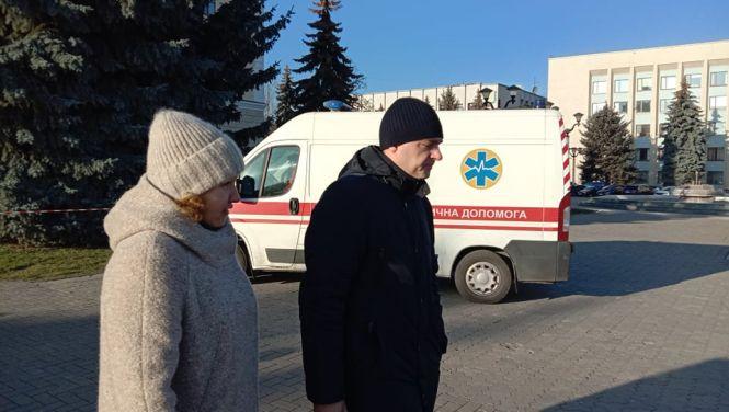 Новини Хмельницького - фото з У Хмельницькому шукають вибухівку в Будинку Рад (ОНОВЛЕНО) У Хмельницькому шукають вибухівку в Будинку Рад (ОНОВЛЕНО), фото №1 на сайті vsim.ua