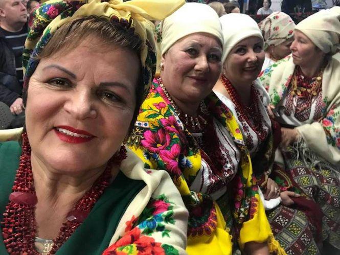 Новини Вінниці - фото з День української хустки родом з Вінниці: яскравий флешмоб з нагоди свята День української хустки родом з Вінниці: яскравий флешмоб з нагоди свята, фото №9 на сайті 20minut.ua