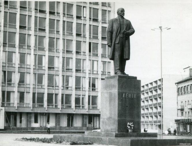 Фото поваленого пам’ятника Леніну у Вінниці показували в Аргентині. Згадаймо, як це було, фото №3 на сайті 20minut.ua