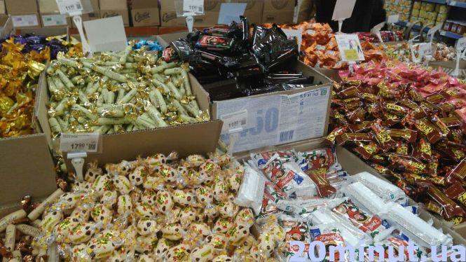 Солодкі подарунки — вигідніше купити готовий чи зібрати самому? Ми також знайшли ексклюзивні варіанти, фото №2 на сайті 20minut.ua