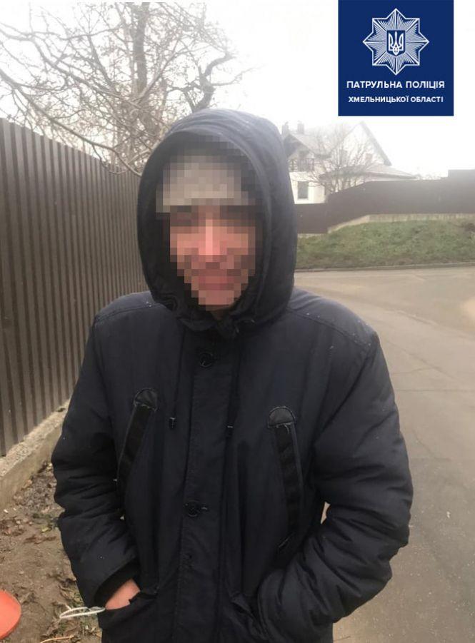 Новини Хмельницького - фото з На вулицях Хмельницького патрульні спіймали двох молодиків з наркотиками (ФОТО) На вулицях Хмельницького патрульні спіймали двох молодиків з наркотиками (ФОТО), фото №2 на сайті vsim.ua