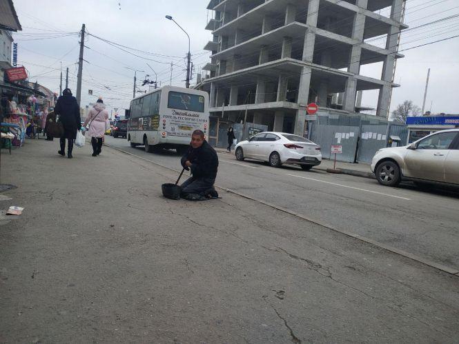 Новини Тернополя - фото з Що змушує просити гроші на вулиці — історії тернопільських жебраків. А ви даєте милостиню? (ОПИТУВАННЯ) Що змушує просити гроші на вулиці — історії тернопільських жебраків. А ви даєте милостиню? (ОПИТУВАННЯ), фото №5 на сайті 20minut.ua