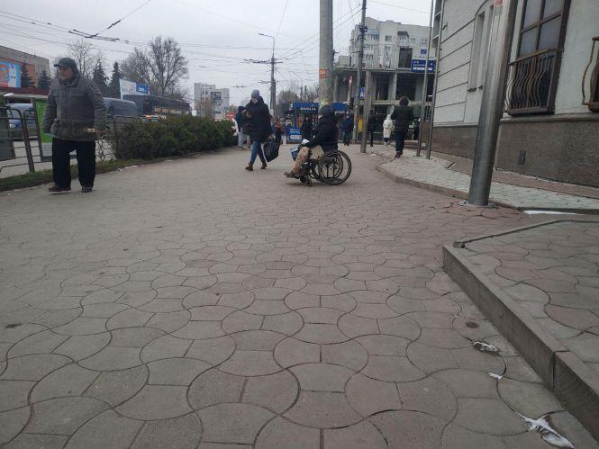 Новини Тернополя - фото з Що змушує просити гроші на вулиці — історії тернопільських жебраків. А ви даєте милостиню? (ОПИТУВАННЯ) Що змушує просити гроші на вулиці — історії тернопільських жебраків. А ви даєте милостиню? (ОПИТУВАННЯ), фото №3 на сайті 20minut.ua