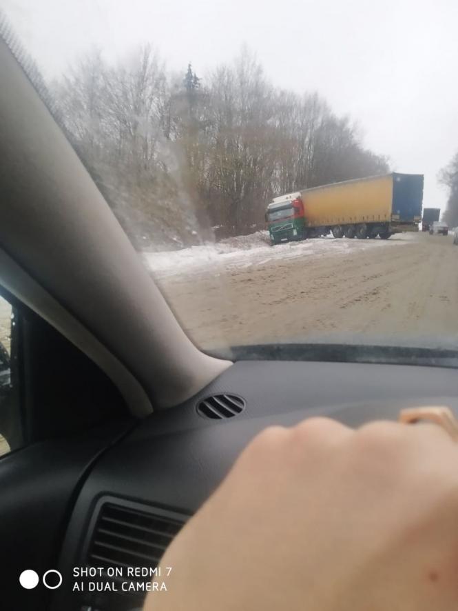 Всюди "каша". Водії,  будьте обережні: де нерозчищені дороги та ускладнений проїзд, фото №1 на сайті 20minut.ua