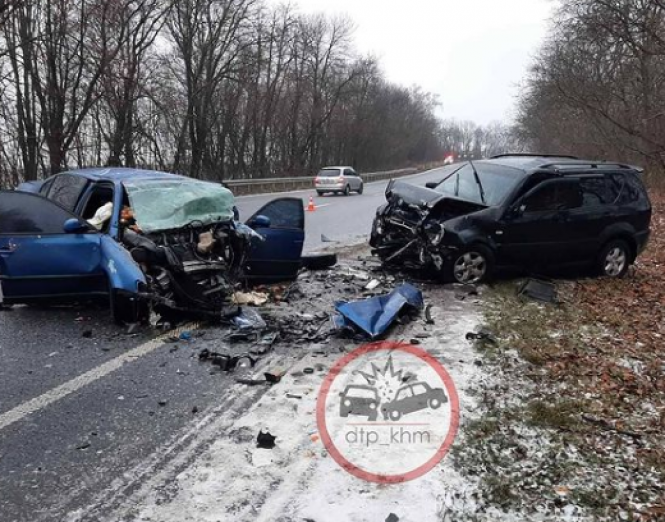 Новини Хмельницького - фото з Водій помер на місці. На трасі поблизу Хмельницького зіштовхнулися два авто (ФОТО) Водій помер на місці. На трасі поблизу Хмельницького зіштовхнулися два авто (ФОТО), фото №4 на сайті vsim.ua