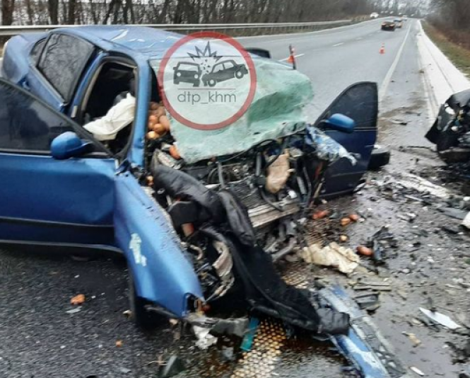 Новини Хмельницького - фото з Водій помер на місці. На трасі поблизу Хмельницького зіштовхнулися два авто (ФОТО) Водій помер на місці. На трасі поблизу Хмельницького зіштовхнулися два авто (ФОТО), фото №2 на сайті vsim.ua