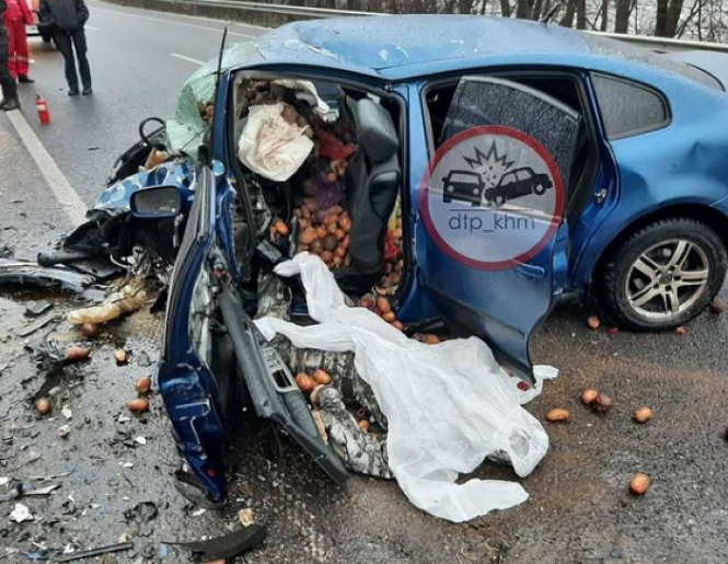 Новини Хмельницького - фото з Водій помер на місці. На трасі поблизу Хмельницького зіштовхнулися два авто (ФОТО) Водій помер на місці. На трасі поблизу Хмельницького зіштовхнулися два авто (ФОТО), фото №5 на сайті vsim.ua