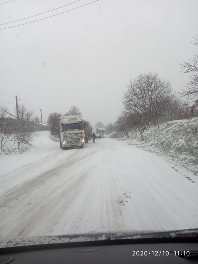 Всюди "каша". Водії,  будьте обережні: де нерозчищені дороги та ускладнений проїзд, фото №2 на сайті 20minut.ua