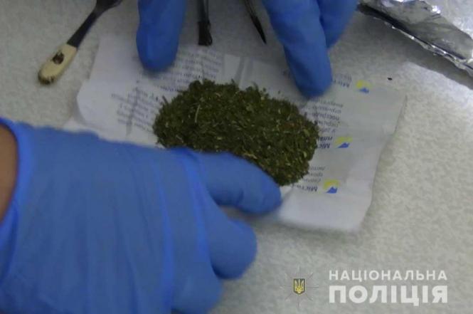 Новини Вінниці - фото з У Вінниці КОРДівці накрили банду, яка продавала важкі наркотики У Вінниці КОРДівці накрили банду, яка продавала важкі наркотики, фото №3 на сайті 20minut.ua