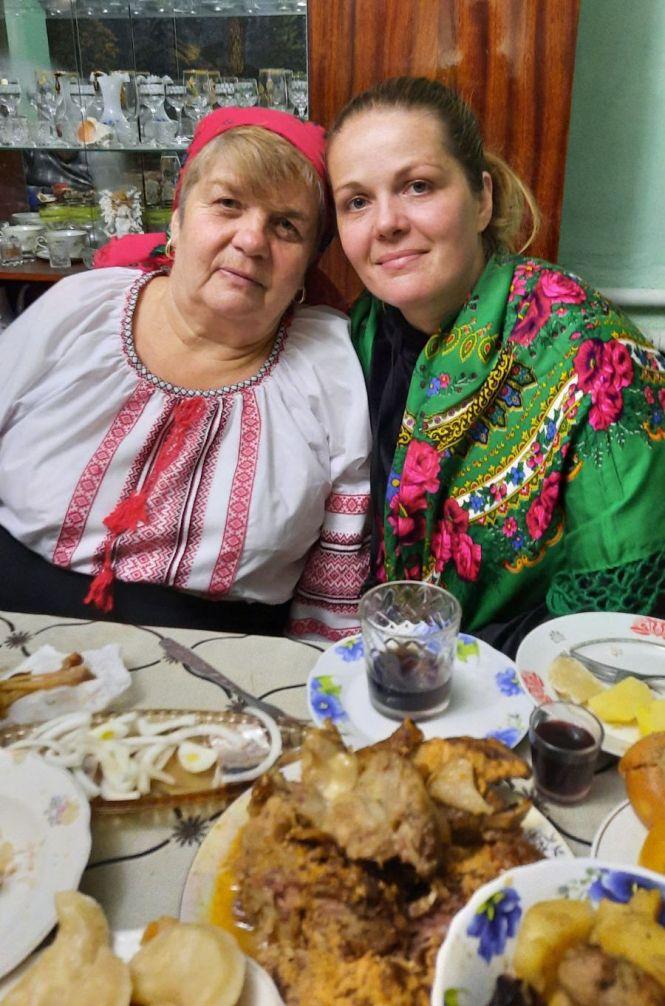 Новини Вінниці - фото з «Я буду калиту кусати!» —«А я по зубах кресати». Як у селі Павла Зіброва його друзі Андрія святкують «Я буду калиту кусати!» —«А я по зубах кресати». Як у селі Павла Зіброва його друзі Андрія святкують, фото №6 на сайті 20minut.ua